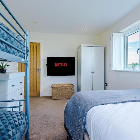 "Woodlands" By Greenstay Serviced Accommodation - Luxury 3 Bed Cottage In North Wales With Stunning Countryside Views & Parking - Close To Glan Clwyd Hospital - The Perfect Choice For Contractors, Business Travellers, Families And Groups Bodelwyddan Kültér fotó