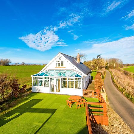 "Woodlands" By Greenstay Serviced Accommodation - Luxury 3 Bed Cottage In North Wales With Stunning Countryside Views & Parking - Close To Glan Clwyd Hospital - The Perfect Choice For Contractors, Business Travellers, Families And Groups Bodelwyddan Kültér fotó