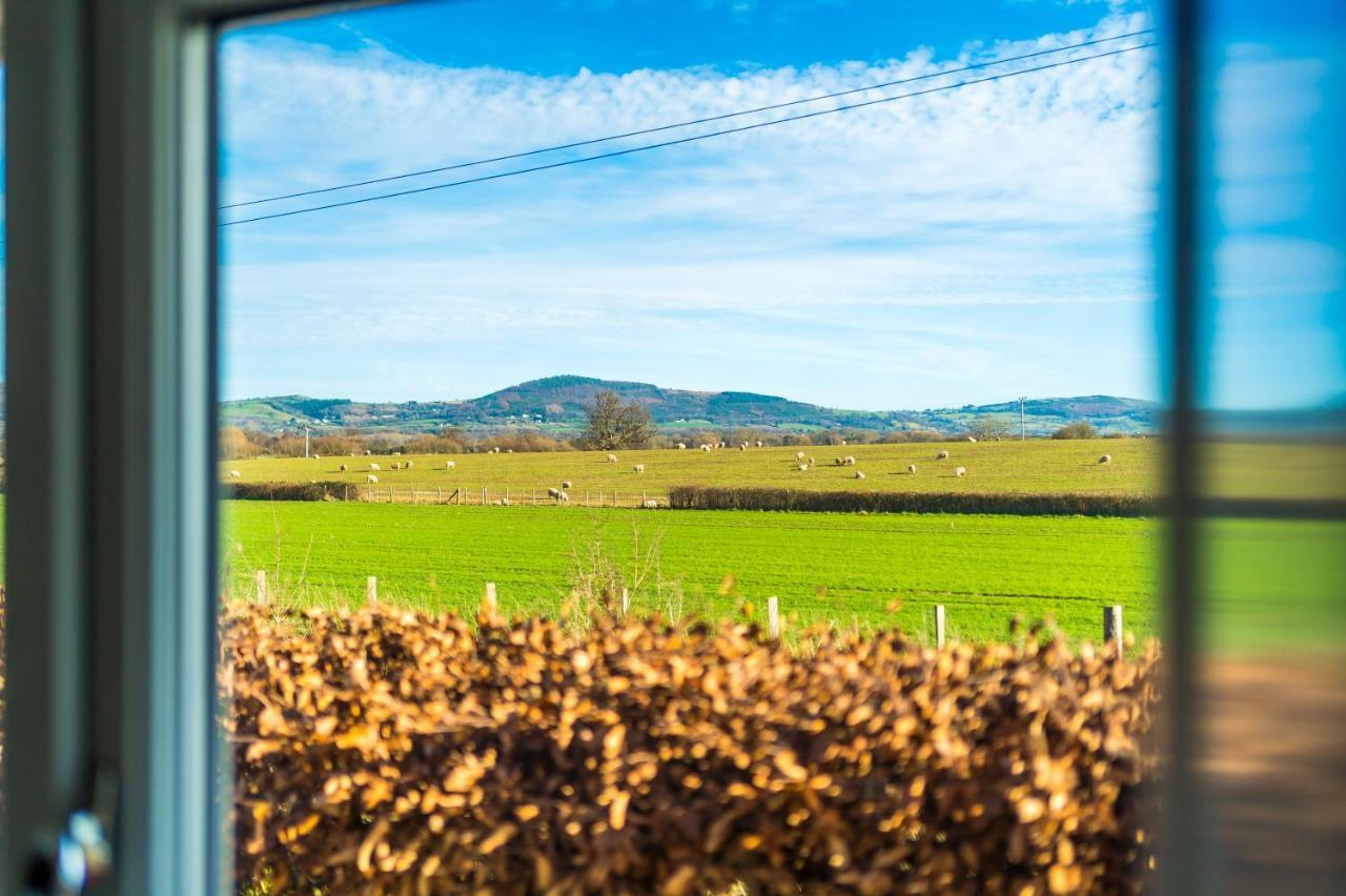"Woodlands" By Greenstay Serviced Accommodation - Luxury 3 Bed Cottage In North Wales With Stunning Countryside Views & Parking - Close To Glan Clwyd Hospital - The Perfect Choice For Contractors, Business Travellers, Families And Groups Bodelwyddan Kültér fotó